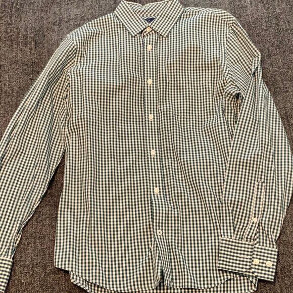 Gap Green & White checkered shirt.  Size M - Picture 2 of 3